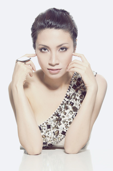 Pha Lê: "Công Vinh chẳng mai lại cho tôi lợi lộc gì" Pha Lê: "Công Vinh chẳng mai lại cho tôi lợi lộc gì"