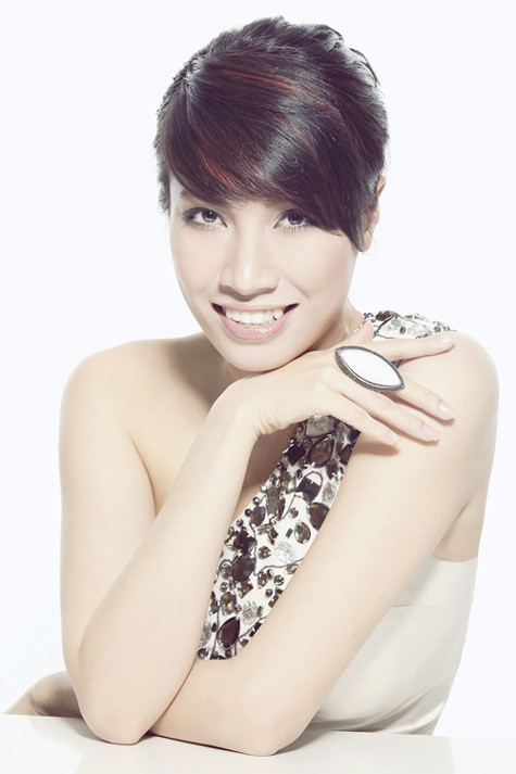 Pha Lê: "Công Vinh chẳng mai lại cho tôi lợi lộc gì" Pha Lê: "Công Vinh chẳng mai lại cho tôi lợi lộc gì"