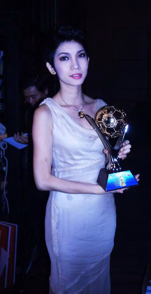 Thêm một chiếc cúp nữa trong sự nghiệp vốn đã đầy rẫy giải thưởng của Xuân Lan? Thêm một chiếc cúp nữa trong sự nghiệp vốn đã đầy rẫy giải thưởng của Xuân Lan?