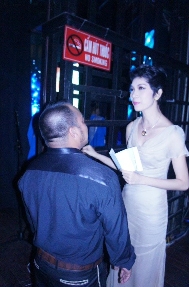 Dẫn chương trình cùng siêu mẫu Xuân Lan là diễn viên hài Hiếu Hiền. Dẫn chương trình cùng siêu mẫu Xuân Lan là diễn viên hài Hiếu Hiền.