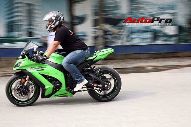 Cảm nhận độ 'chất' của 'ngựa sắt khủng' Kawasaki ZX-10R ảnh 14