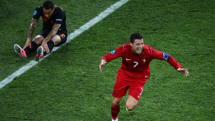 Ronaldo tận dụng tốt đường chuyền của Nani. Ronaldo tận dụng tốt đường chuyền của Nani.