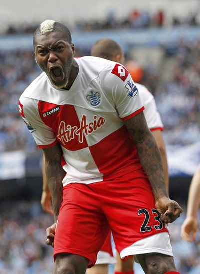 Cisse ăn mừng bàn san bằng tỷ số 1-1.