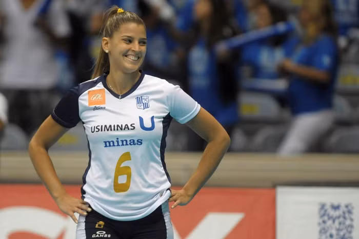 Mari Paraiba từng đầu quân cho các CLB Osasco, Pinheiros và hiện là thành viên của đội Sao Caetano.