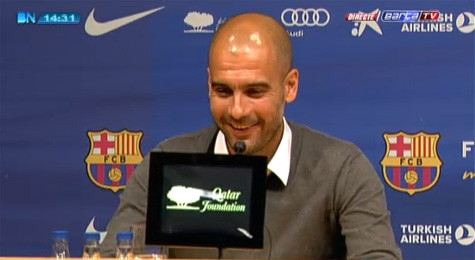 Guardiola không khóc, ông chỉ cười. Guardiola không khóc, ông chỉ cười.