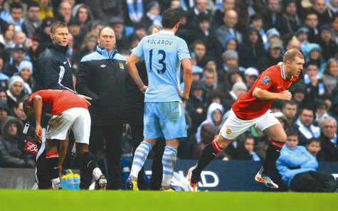 Scholes trở lại thi đấu cho MU. Scholes trở lại thi đấu cho MU.