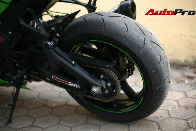 Cảm nhận độ 'chất' của 'ngựa sắt khủng' Kawasaki ZX-10R ảnh 8