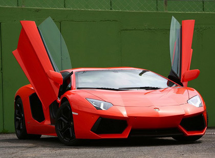 ... để lấy tiền tậu một đôi “hàng khủng” Aventador LP700-4? Cường đô la rao bán xe để tậu siêu xe “khủng”?