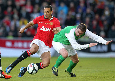 Rio Ferdinand trong trận đấu tôn vinh huyền thoại Harry Gregg đêm qua.
