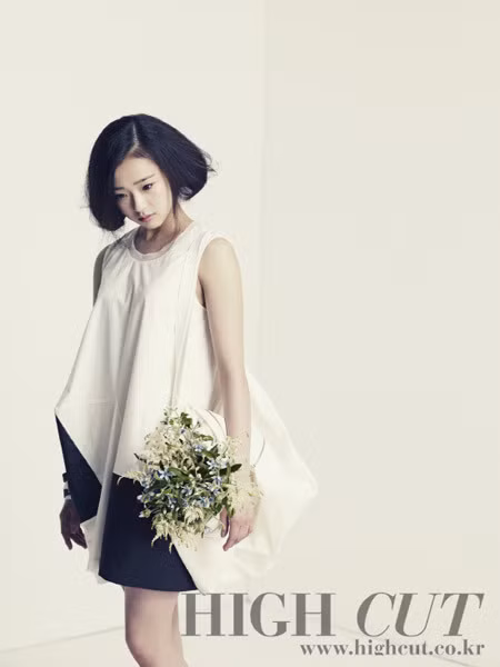 Với tài năng trong lĩnh vực thể dục nghệ thuật, lại thêm khả năng biểu cảm phong phú cùng nét đẹp trong sáng và tự nhiên, cô bé được xem như tương lai của thể dục nghệ thuật Hàn Quốc.