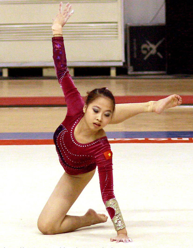 Còn đây là Ngân Thương của Việt Nam, cũng là một VĐV xinh đẹp và gặt hái được nhiều thành công ở môn thể dục nghệ thuật.