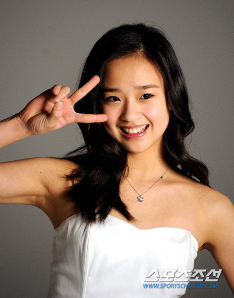 VĐV thể dục nghệ thuật 17 tuổi Sun Yan nổi tiếng với vẻ đẹp tự nhiên và trong sáng.