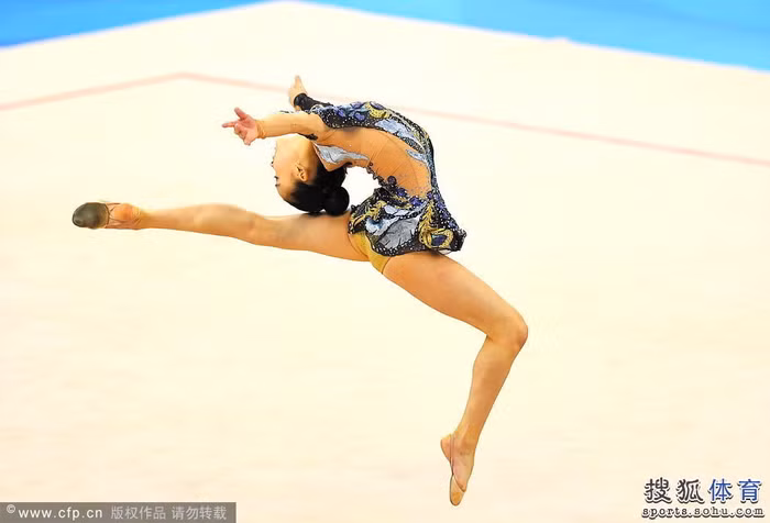 VĐV thể dục nghệ thuật 17 tuổi Sun Yan nổi tiếng với vẻ đẹp tự nhiên và trong sáng.