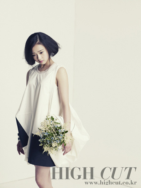 Với tài năng trong lĩnh vực thể dục nghệ thuật, lại thêm khả năng biểu cảm phong phú cùng nét đẹp trong sáng và tự nhiên, cô bé được xem như tương lai của thể dục nghệ thuật Hàn Quốc.