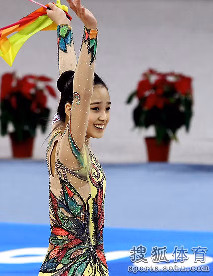 VĐV thể dục nghệ thuật 17 tuổi Sun Yan nổi tiếng với vẻ đẹp tự nhiên và trong sáng.