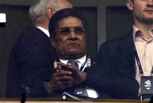 Eusebio dự khán các hậu duệ chơi bóng.