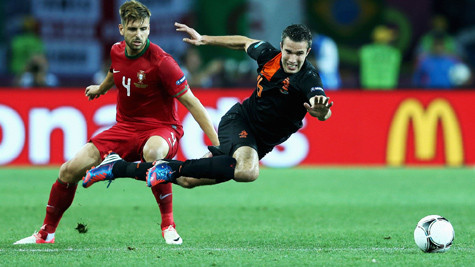 Van Persie xuất sắc ở Arsenal bao nhiêu thì về đội tuyển Hà Lan lại kém bấy nhiêu. Van Persie xuất sắc ở Arsenal bao nhiêu thì về đội tuyển Hà Lan lại kém bấy nhiêu.