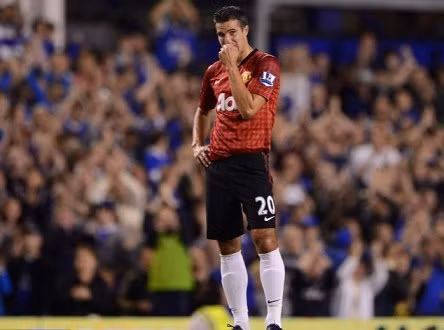 MU thảm bại, Sir Alex đòi lại tiền mua Van Persie