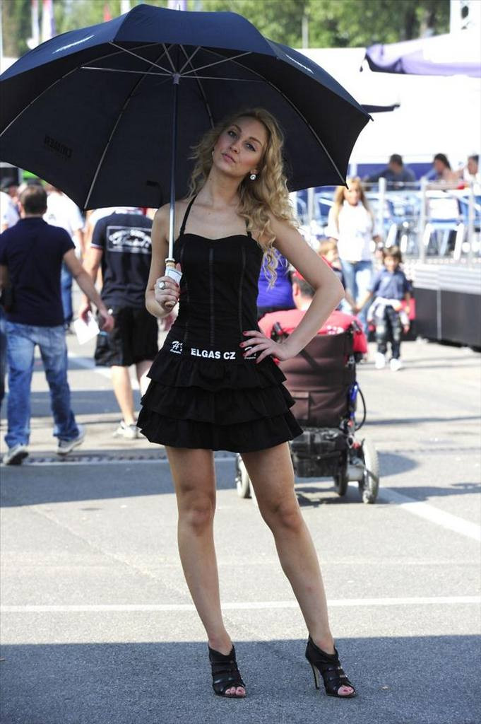 Những nụ hồng e ấp của đường đua MotoGP, giải SBK ở Imola, Bologna, Italy.