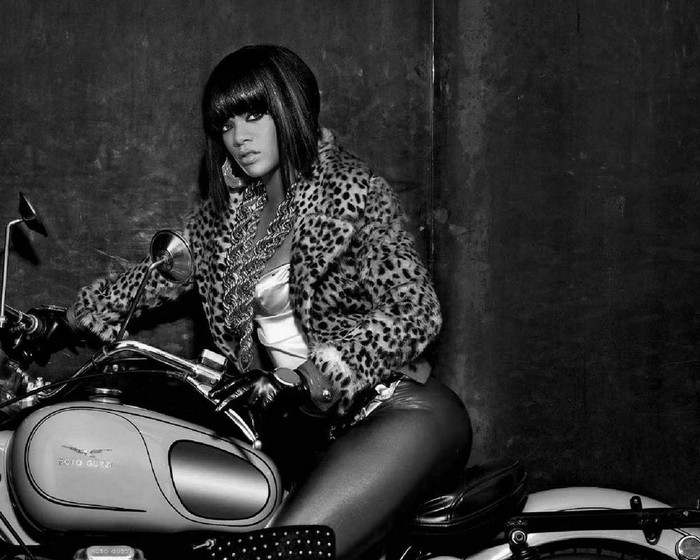 Người đẹp và mô tô thể thao khủng thiêu đốt mọi ánh nhìn. Người đẹp và mô tô thể thao khủng thiêu đốt mọi ánh nhìn.