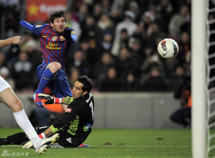 Lionel Messi lột xác thành “x-men” với râu quai nón. Lionel Messi lột xác thành “x-men” với râu quai nón.