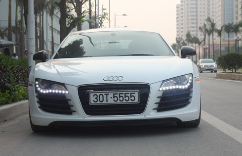 Audi R8 biển tứ quý chinh phục đường phố Hà Nội ảnh 2 Chiều cao 1.250 mm của R8 chỉ tương đương với một em bé lớp 2