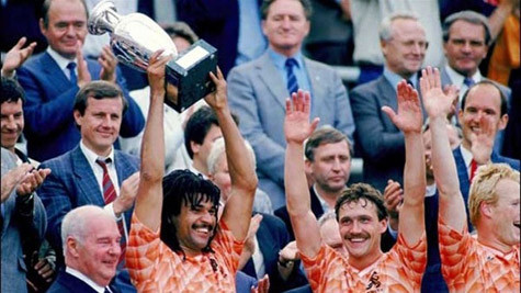 Hà Lan vô địch EURO 1988 sau khi giành chiến thắng 2-0 trước Liên Xô. Hà Lan vô địch EURO 1988 sau khi giành chiến thắng 2-0 trước Liên Xô.