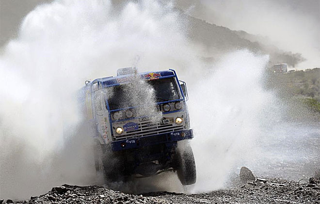 Đây là mùa giải thứ tư liên tiếp Dakar Rally được tổ chức ở Nam Mỹ. Cuộc đua gồm cả thảy 14 chặng và đã đi qua 4 chặng đầu tiên. Ngay chặng đầu tiên, tai nạn đã xảy ra và cướp đi mạng sống của tay đua Jorge Andrés Boero. Đây là tay đua thứ 21 tử nạn vì đường đua khủng khiếp này. Đây là mùa giải thứ tư liên tiếp Dakar Rally được tổ chức ở Nam Mỹ. Cuộc đua gồm cả thảy 14 chặng và đã đi qua 4 chặng đầu tiên. Ngay chặng đầu tiên, tai nạn đã xảy ra và cướp đi mạng sống của tay đua Jorge Andrés Boero. Đây là tay đua thứ 21 tử nạn vì đường đua khủng khiếp này.