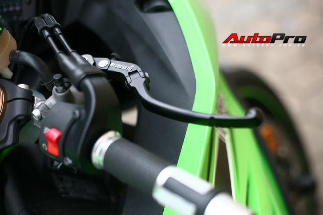 Cảm nhận độ 'chất' của 'ngựa sắt khủng' Kawasaki ZX-10R ảnh 1
