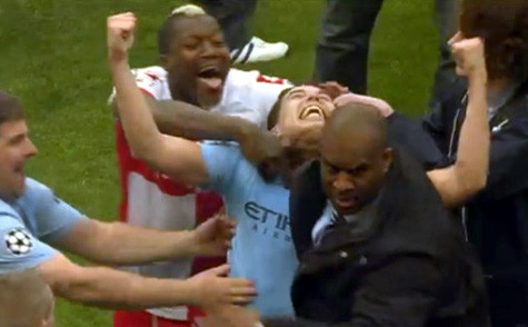 Cisse chia vui cùng Nasri.