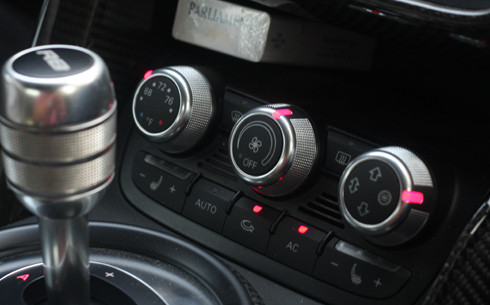 Audi R8 biển tứ quý chinh phục đường phố Hà Nội ảnh 9 Điều hòa tự động.