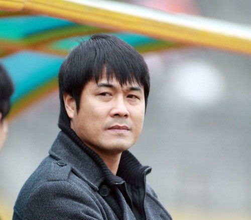 HLV Hữu Thắng từ chối bình luận về vụ việc của Huy Hoàng. HLV Hữu Thắng từ chối bình luận về vụ việc của Huy Hoàng.