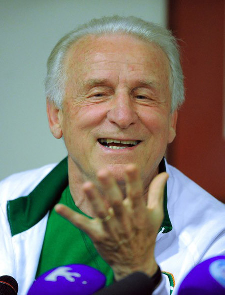 HLV Trapattoni cho cầu thủ thoải mái sex. HLV Trapattoni cho cầu thủ thoải mái sex.