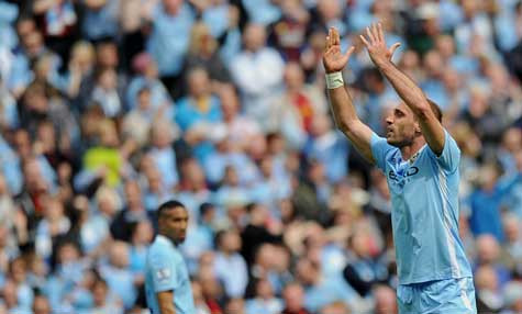 Zabaleta ăn mừng sau bàn mở tỷ số Zabaleta ăn mừng sau bàn mở tỷ số