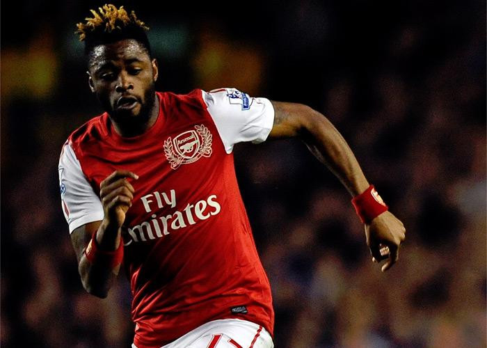 Chào tạm biệt đồng đội, Alex Song lên đường đến Barca ảnh 1 Chào tạm biệt đồng đội, Alex Song lên đường đến Barca ảnh 1