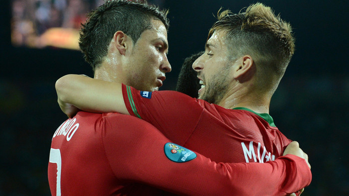 Bàn thắng đến từ sai lầm của hàng thủ Hà Lan. Jetro Willems để mất bóng, Joao Pereira chuyền xuyên qua 3 hậu vệ cho Cristiano Ronaldo đón bóng sút tung lưới Maarten Stekelenburg. Bàn thắng đến từ sai lầm của hàng thủ Hà Lan. Jetro Willems để mất bóng, Joao Pereira chuyền xuyên qua 3 hậu vệ cho Cristiano Ronaldo đón bóng sút tung lưới Maarten Stekelenburg.