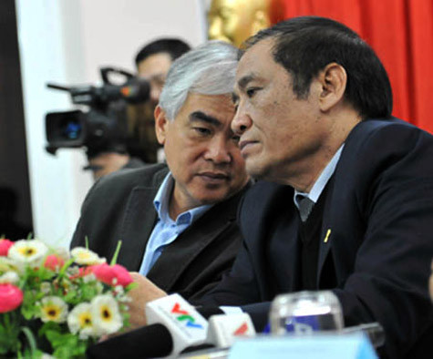 Ông Nguyễn Trọng Hỷ (phải) và ông Lê Hùng Dũng.