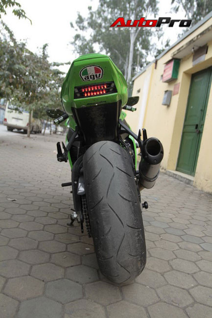 Cảm nhận độ 'chất' của 'ngựa sắt khủng' Kawasaki ZX-10R ảnh 19