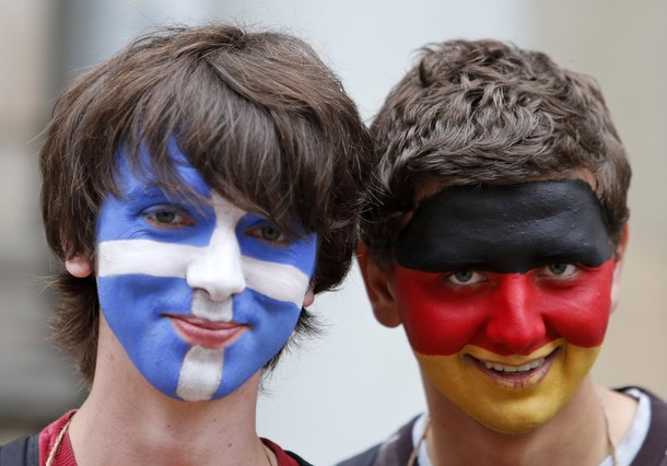 Sắc màu CĐV Đức, Hy Lạp.