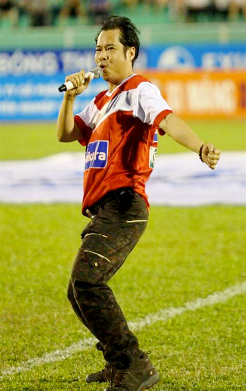Người hâm mộ V-League và tình yêu thời thổ tả ảnh 5 Người hâm mộ V-League và tình yêu thời thổ tả ảnh 5