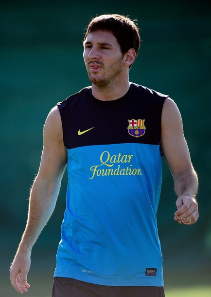 Trong khi đó, Lionel Messi “xịn” vẫn đang miệt mài tập luyện tại trung tâm huấn luyện Joan Gamper của Barca ở San Joan Despi, Tây Ban Nha. Trong khi đó, Lionel Messi “xịn” vẫn đang miệt mài tập luyện tại trung tâm huấn luyện Joan Gamper của Barca ở San Joan Despi, Tây Ban Nha.