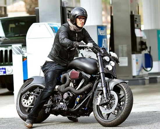 Beckham cưỡi F131 Hellcat đến gặp ngài Tổng thống Mỹ. Beckham cưỡi F131 Hellcat đến gặp ngài Tổng thống Mỹ.