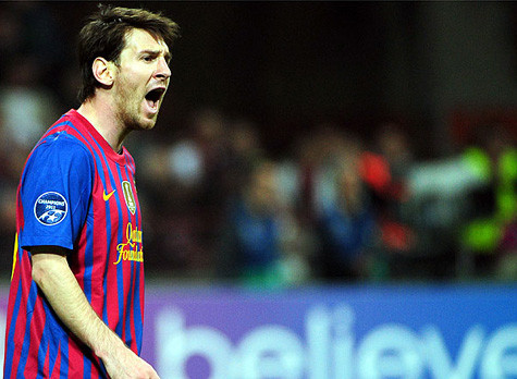 Messi tỏ ra không hài lòng với pha chơi bóng cá nhân của Tello. Messi tỏ ra không hài lòng với pha chơi bóng cá nhân của Tello.