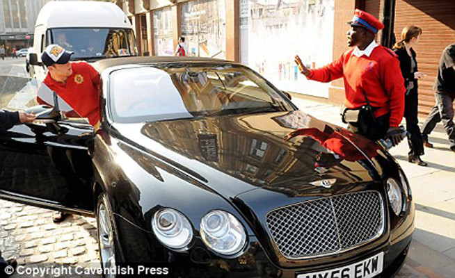 Rooney từng gặp rắc rối với chiếc Bentley này. Rooney từng gặp rắc rối với chiếc Bentley này.