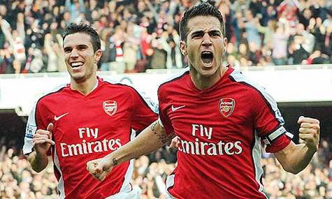 Fabregas và Van Persie khi còn kề vai sát cánh ở Arsenal. Fabregas và Van Persie khi còn kề vai sát cánh ở Arsenal.