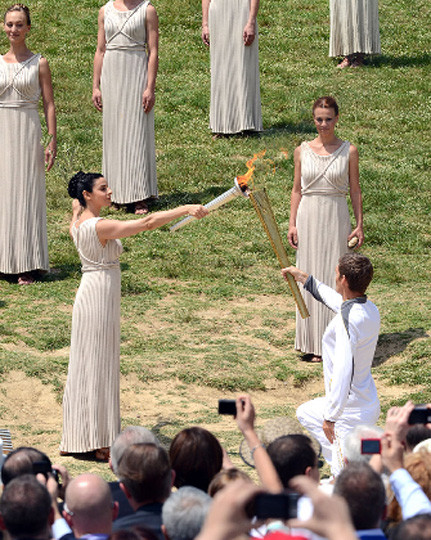 Lửa của ngọn đuốc Olympic được lấy từ đền thờ nữ thần Hera. Lửa của ngọn đuốc Olympic được lấy từ đền thờ nữ thần Hera.