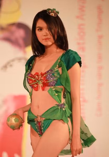 Ngọc Trinh sở hữu thân hình bốc lửa với các số đo 85-58-91 Ngọc Trinh sở hữu thân hình bốc lửa với các số đo 85-58-91