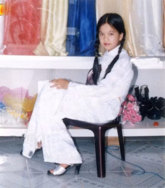 Đây là bức ảnh chụp Ngọc Trinh từ thời còn cắp sách đến trường. Đây là bức ảnh chụp Ngọc Trinh từ thời còn cắp sách đến trường.