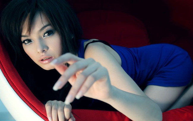 Với lợi thế ngoại hình, cô từng được bình chọn là thần tượng mới của các “trạch nam” năm 2012. Với lợi thế ngoại hình, cô từng được bình chọn là thần tượng mới của các “trạch nam” năm 2012.