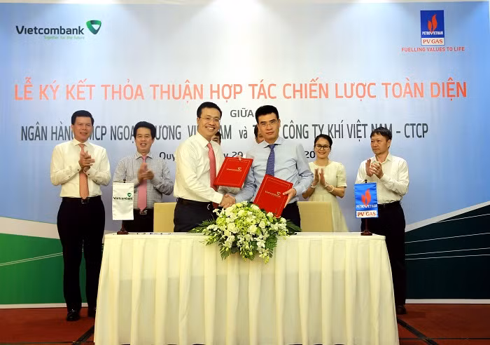 Ký kết hợp tác toàn diện với Vietcombank. Ký kết hợp tác toàn diện với Vietcombank.